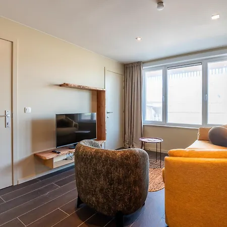 Apartament Renovated Charm & Sunny Terrace, Perfect For 2 Ostenda