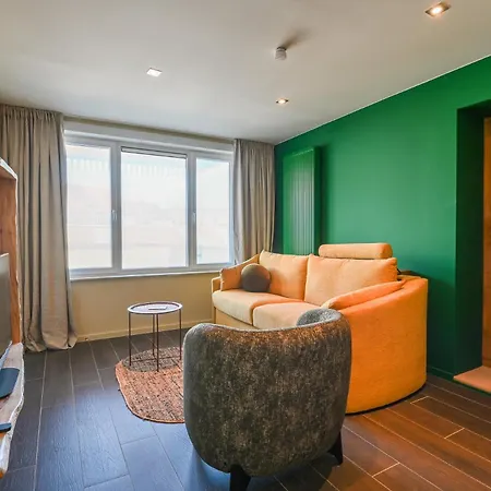 아파트 Renovated Charm & Sunny Terrace, Perfect For 2