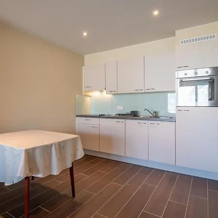 아파트 Renovated Charm & Sunny Terrace, Perfect For 2 *