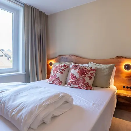 Renovated Charm & Sunny Terrace, Perfect For 2 * 오스텐드