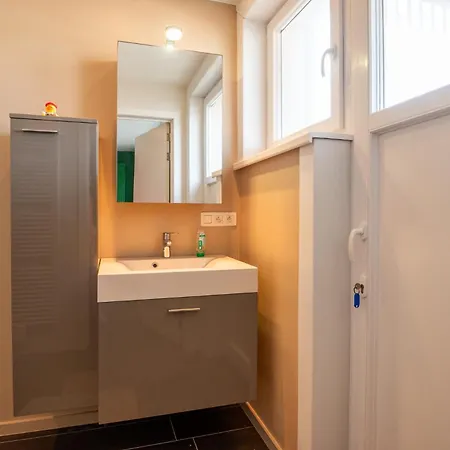 Renovated Charm & Sunny Terrace, Perfect For 2 *