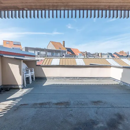 Renovated Charm & Sunny Terrace, Perfect For 2 아파트 오스텐드